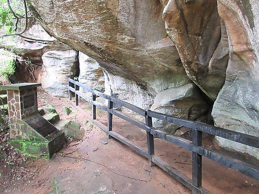 Kifubwa Stream Rock Shelter