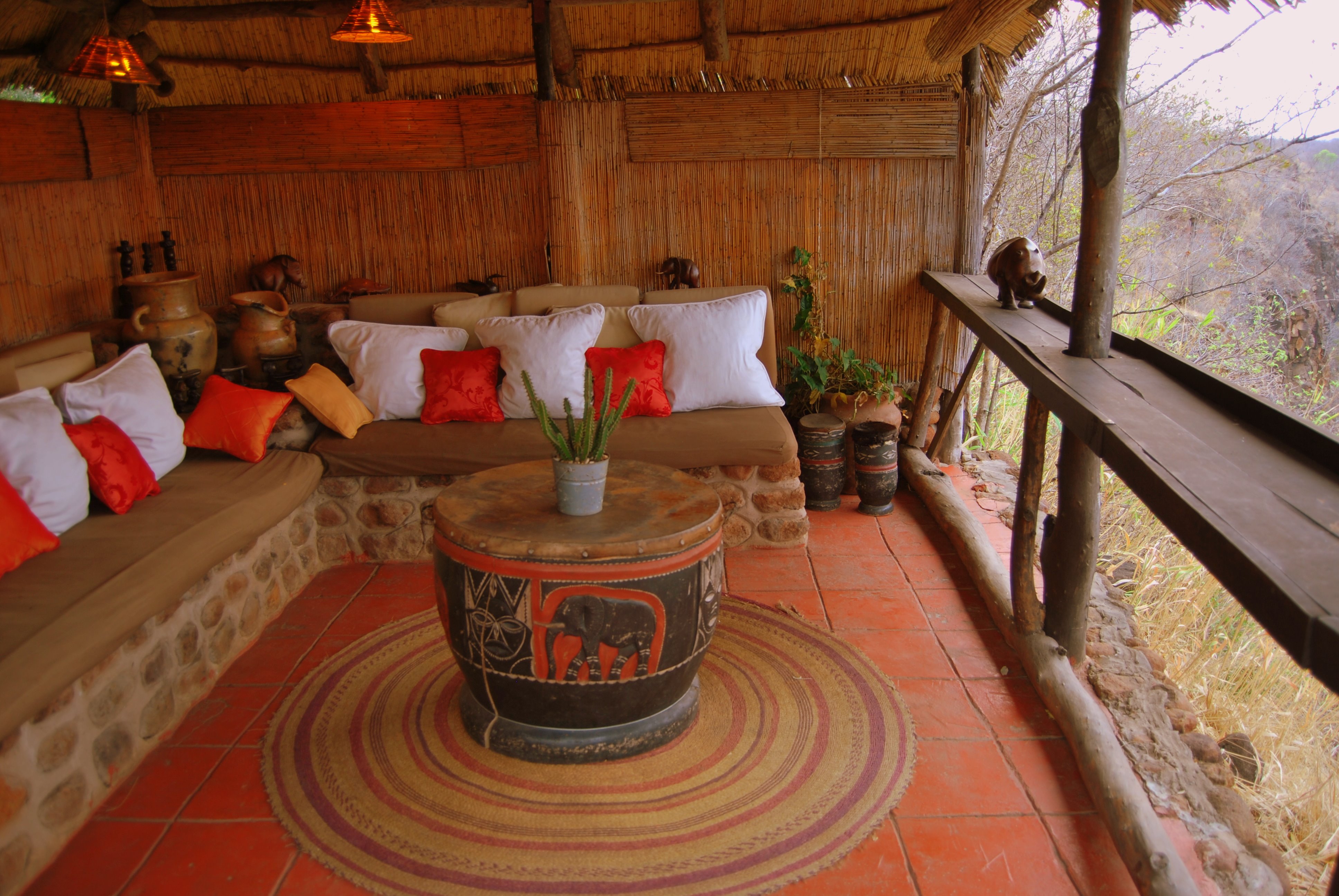 Intimate Lounge