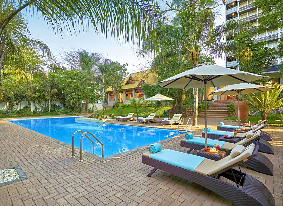Taj Pamodzi Hotel Swimming pool area