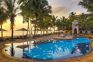 Swimming pool at Bluebay Beach Resort