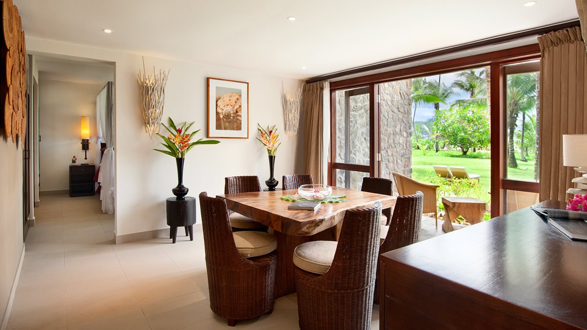 one bedroom beach side suite dining area