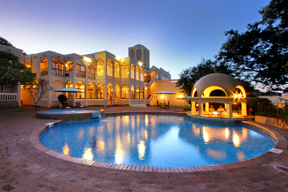 VFR Hotel & poolside view