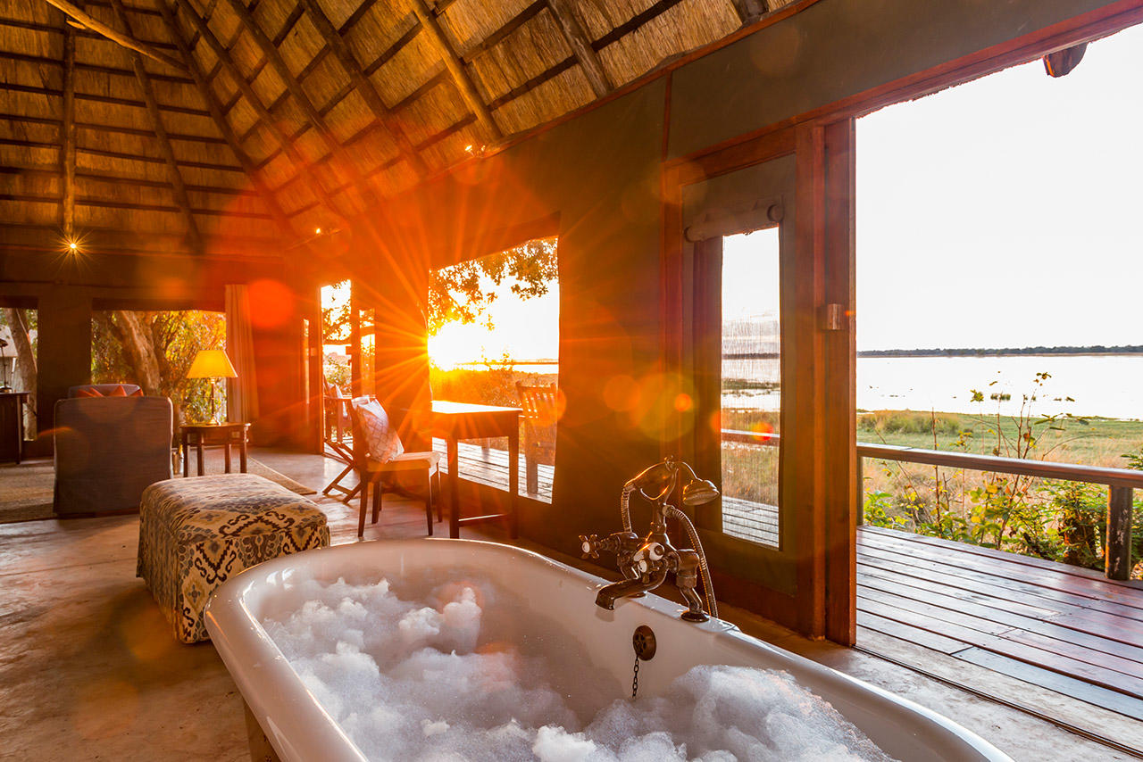Presidential frontier bath onto lounge at sunrise