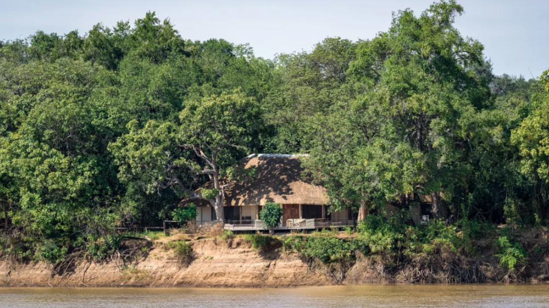 Exterior - river view of Robins House