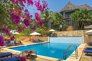 Sultan Sands Pool and exterior