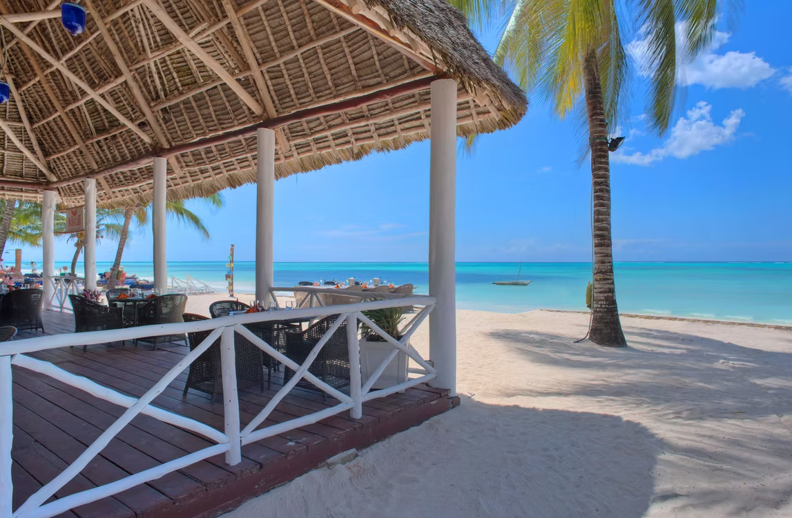 Sultan Sands - restaurant with beach view