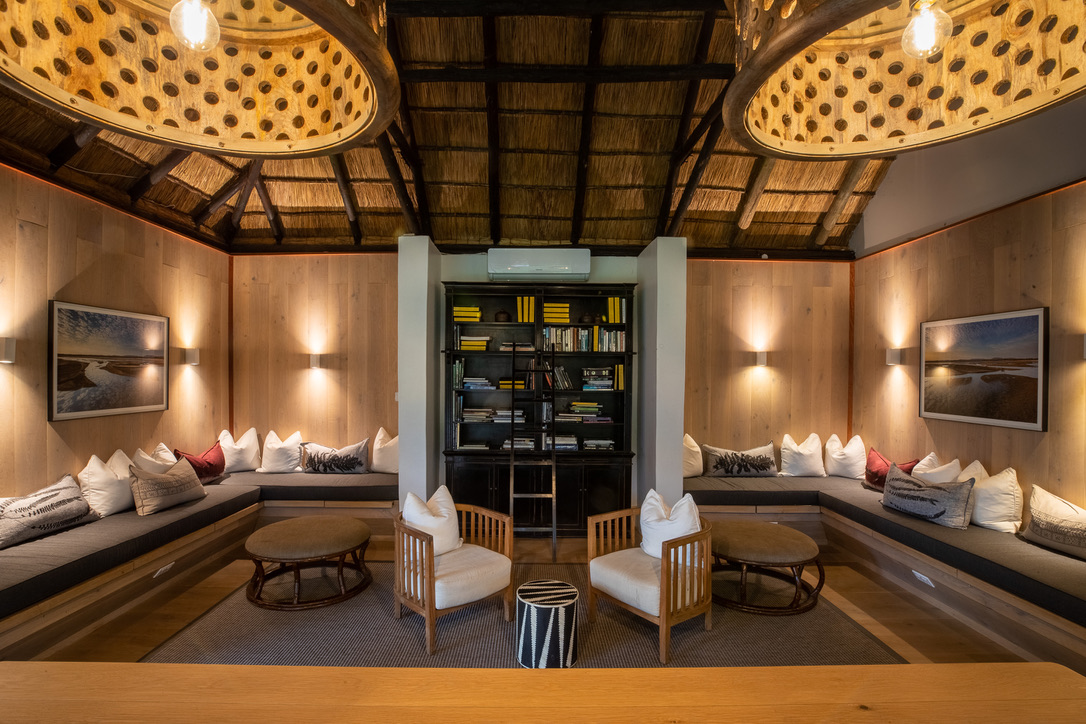 Mfuwe lodge library