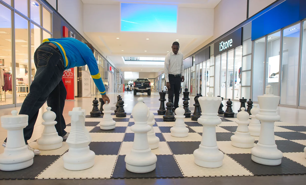 Communal giant chess